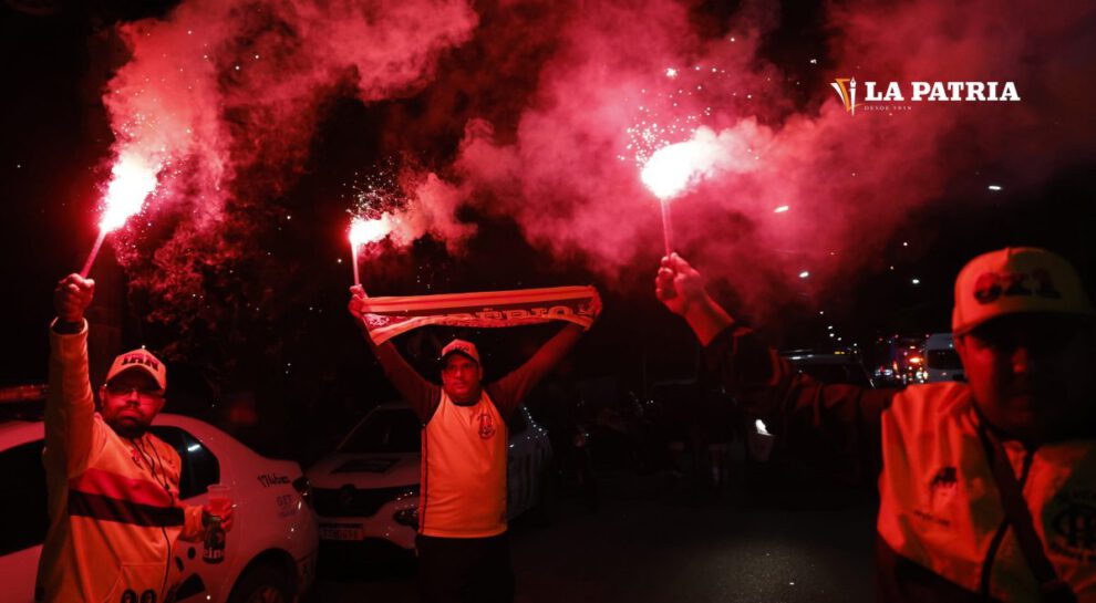 Hinchas de Flamengo despiden al equipo que viaja al Mundial de Clubes