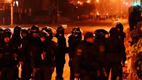 Tensión en Vinto: vecinos y fuerzas del orden enfrentan a manifestantes