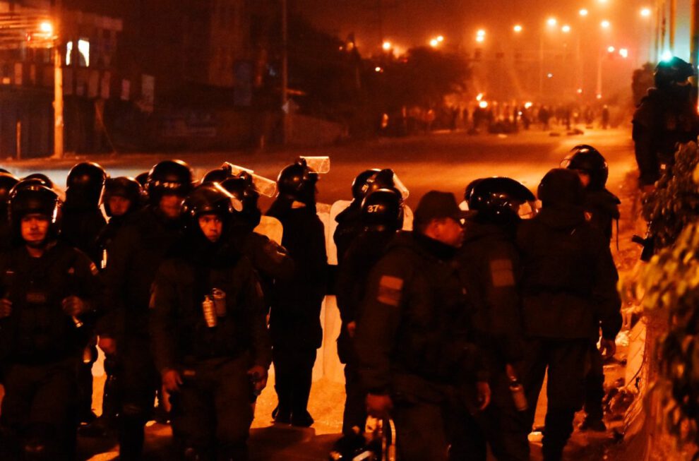 Tensión en Vinto: vecinos y fuerzas del orden enfrentan a manifestantes