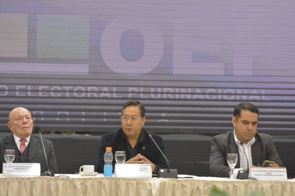 Luis Arce prioriza combustible sobre recursos para elecciones