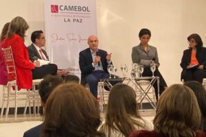 Participación femenina en el mercado laboral propuesta por José Luis Lupo