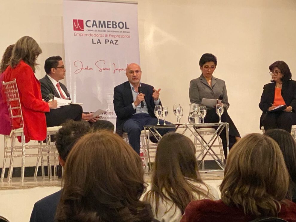 Participación femenina en el mercado laboral propuesta por José Luis Lupo