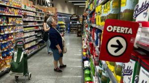 Inflación en Argentina alcanza 1,5%, la más baja en años