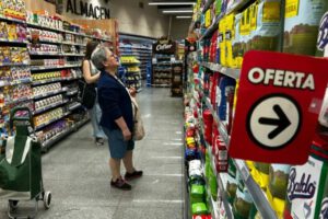 Inflación en Argentina alcanza 1,5%, la más baja en años