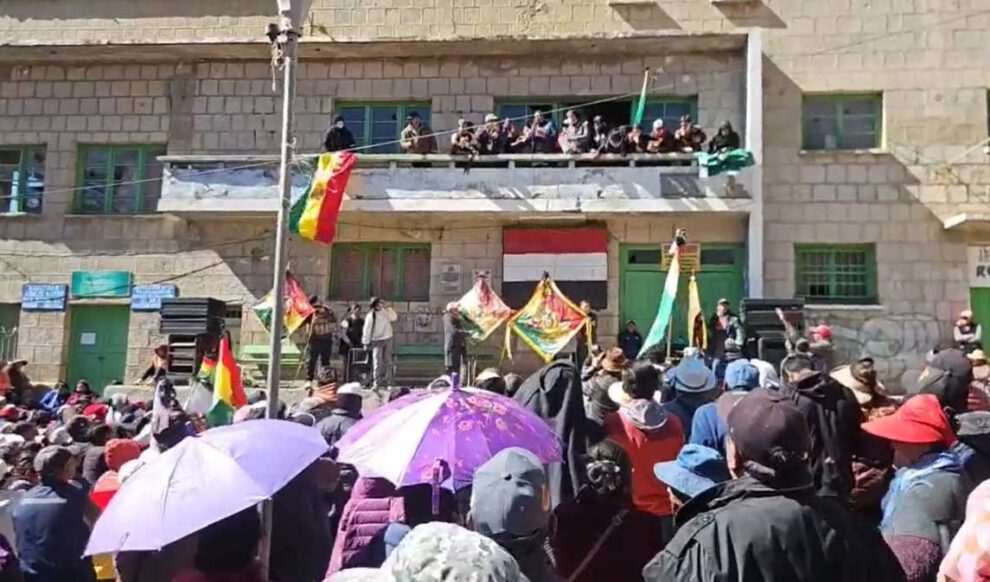 Llallagua exige justicia por la muerte de policías