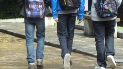 Tres estudiantes sorprendidos con un arma en aula de Caraparí
