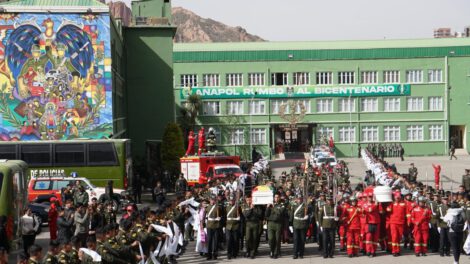 Policías caídos reciben reconocimiento póstumo