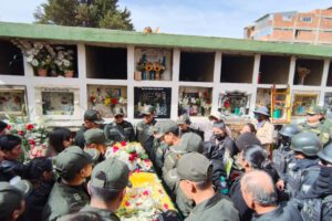 Homenaje póstumo teniente Barrozo en Llallagua