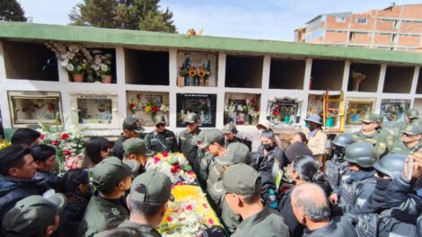 Homenaje póstumo teniente Barrozo en Llallagua