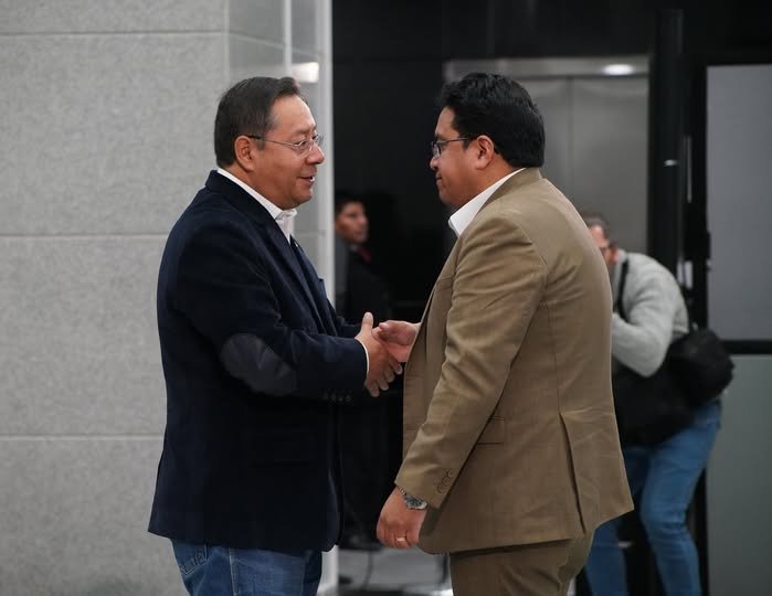 Renuncia del ministro César Siles durante la posesión