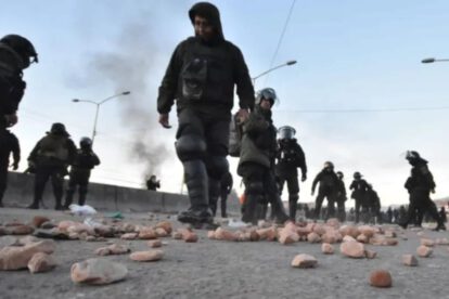 Ocho policías hospitalizados tras emboscadas en operativos de desbloqueo