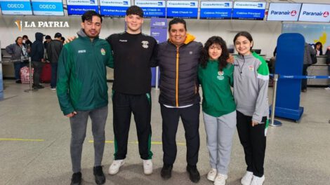 Deportistas bolivianos karate en campamento