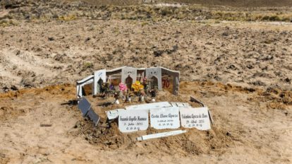 Tumba con lápidas en Cochiraya
