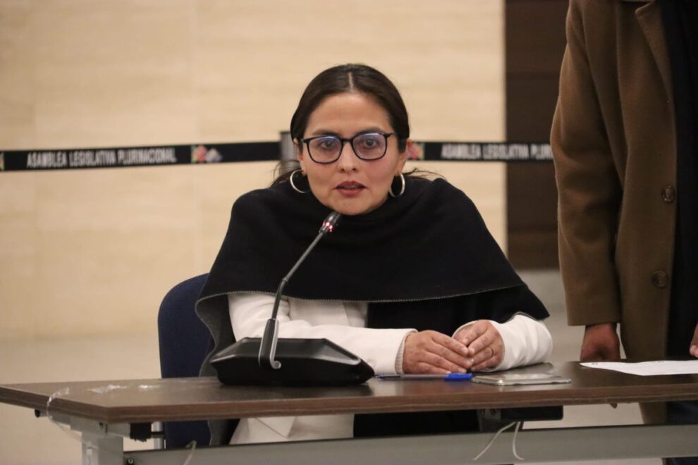 Claudia Castro renuncia al TDJ de La Paz