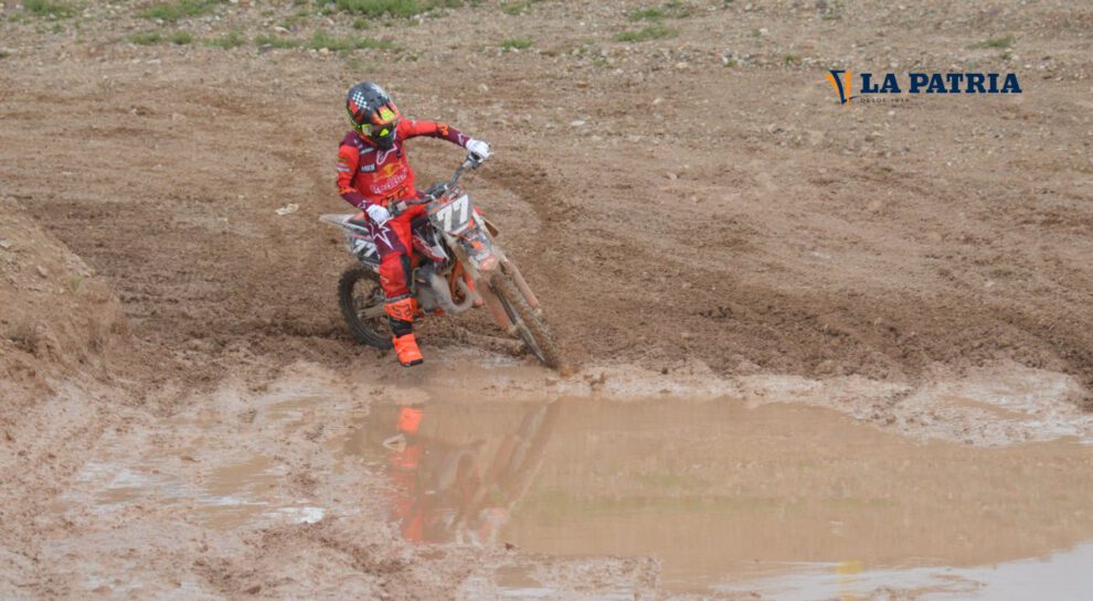 Competencia de motociclismo en Oruro