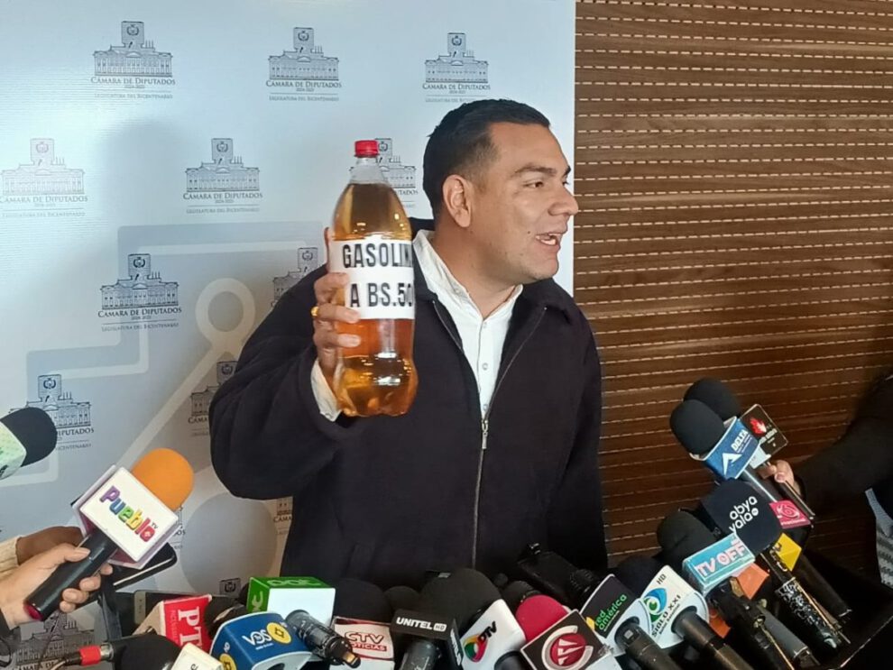 Crisis de combustible en Beni afecta el transporte y provoca bloqueos