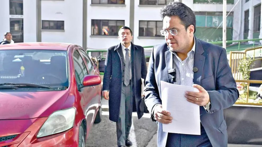 César Siles implicado en investigación sobre consorcio judicial