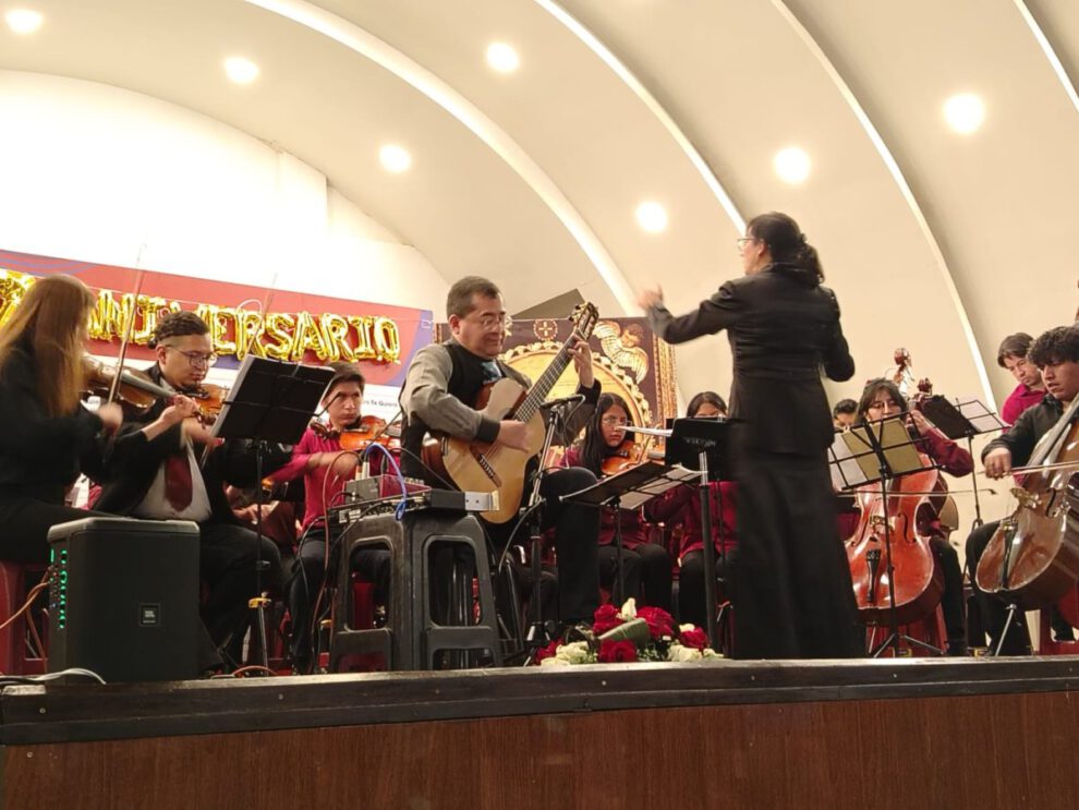 Concierto Bicentenario Bolivia con Marcos Puña y Orquesta IFA
