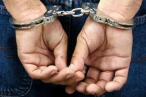 Mujer pierde parte de un dedo al impedir el rapto de su sobrino