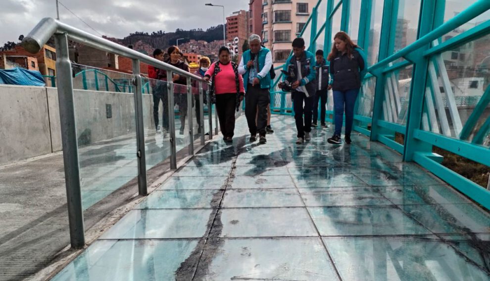 daños al puente del Bicentenario
