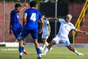 Selección boliviana Sub-17 en partido contra Uzbekistán