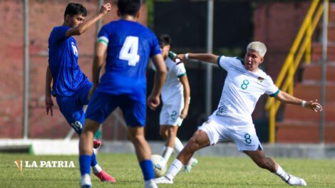 Selección boliviana Sub-17 en partido contra Uzbekistán