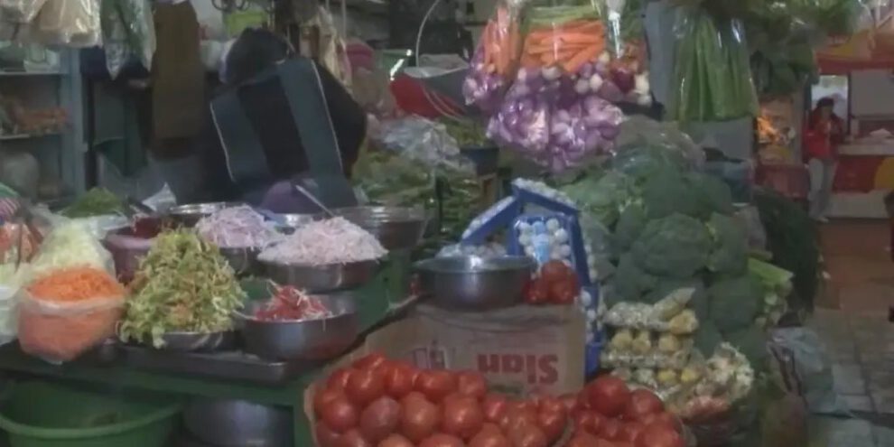 Mercados de Cochabamba intentan retomar la normalidad tras 15 días de bloqueos