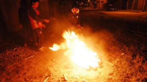 Operativos contra fogatas en Oruro por San Juan