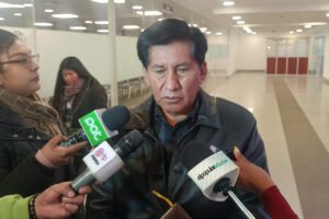 Apoyo electoral a cambio de proyectos por el senador Félix Ajpi