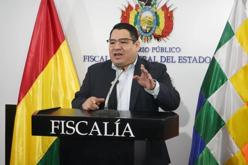 Fiscal Roger Mariaca sindica de afán conspirador a un canal privado