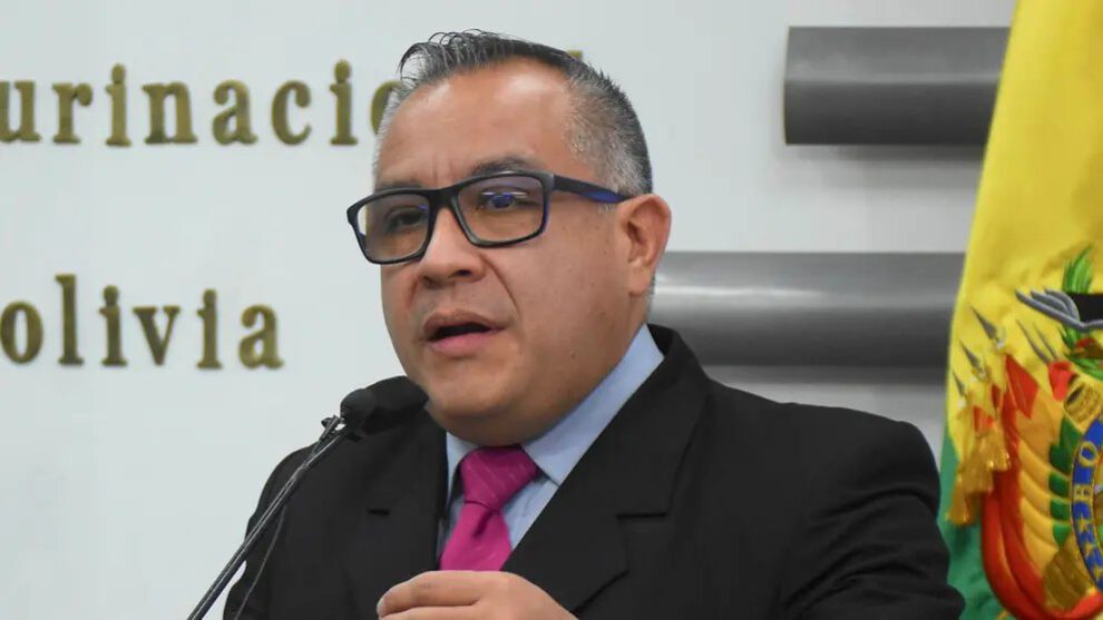 Investigación contra Nelson Cox por ganancias ilícitas