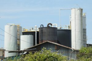 Precios del petróleo caen tras ataque iraní