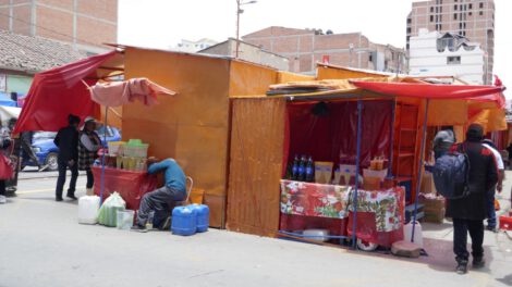 Reubicación de ferias de temporada en la Avenida 6 de Agosto
