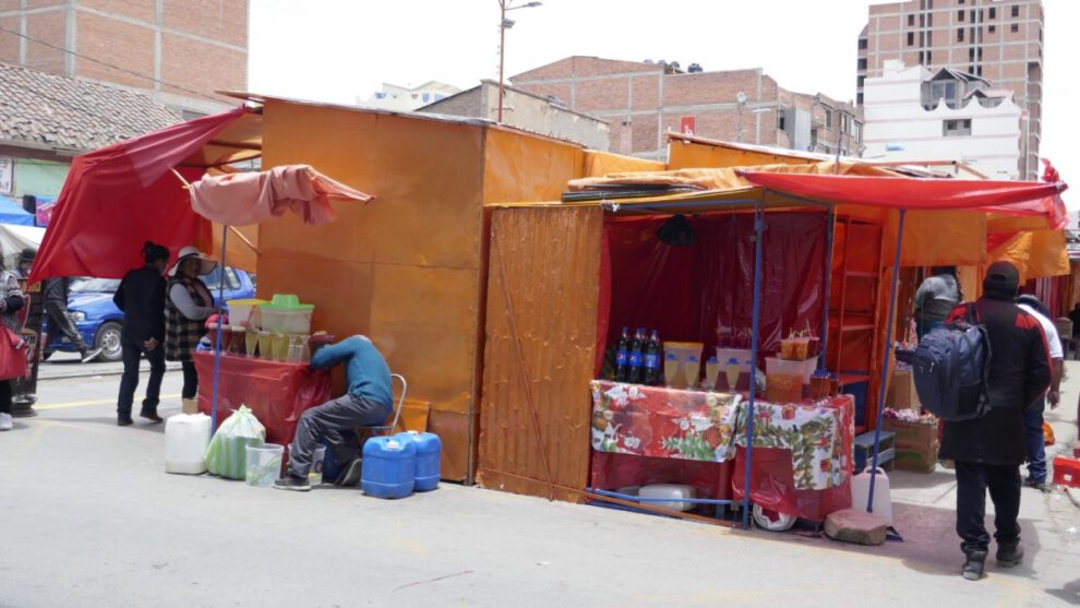 Reubicación de ferias de temporada en la Avenida 6 de Agosto