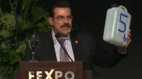 diésel a Bs 5 propuesto por Manfred Reyes Villa