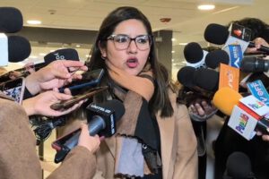 Lissa Claros exige agenda clara para tratar créditos