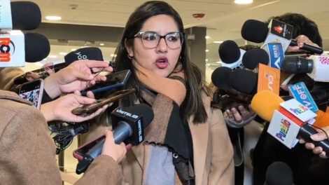 Lissa Claros exige agenda clara para tratar créditos