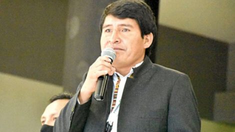 Gobernador de Chuquisaca muestra notable mejoría tras accidente