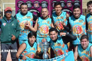 Campeones del baloncesto provincial en Yunguyo