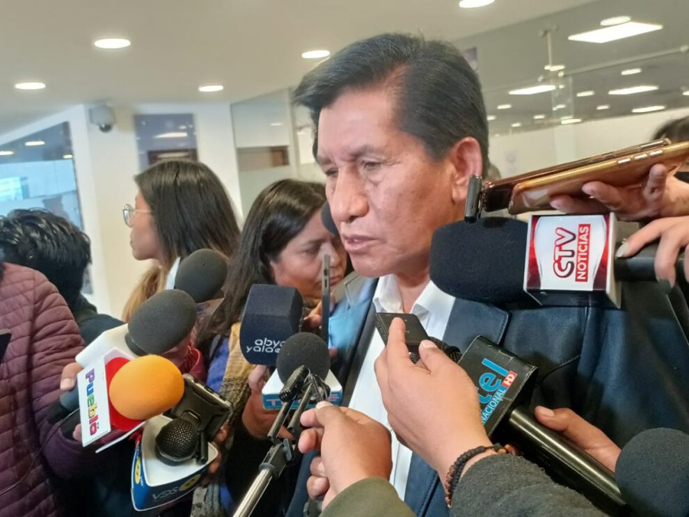 Félix Ajpi confirma candidatura de Mariana Prado en elecciones