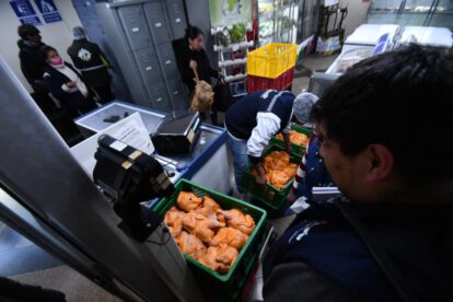 Decomiso de pollo en San Pedro de Tiquina