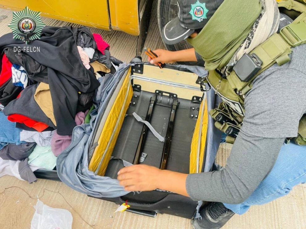 Cocaína oculta en maleta interceptada en Puerto Suárez