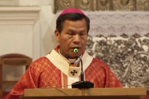 arzobispo de Santa Cruz instando a mantener la fe en tiempos difíciles