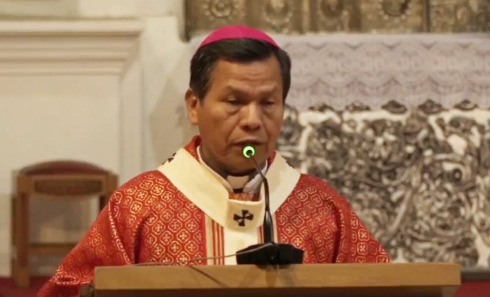 arzobispo de Santa Cruz instando a mantener la fe en tiempos difíciles