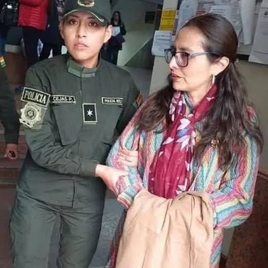 Claudia Castro permanece bajo custodia en clínica de La Paz