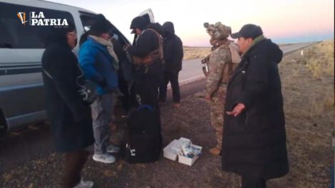 Militares disparan a minibús dejando 2 mujeres heridas