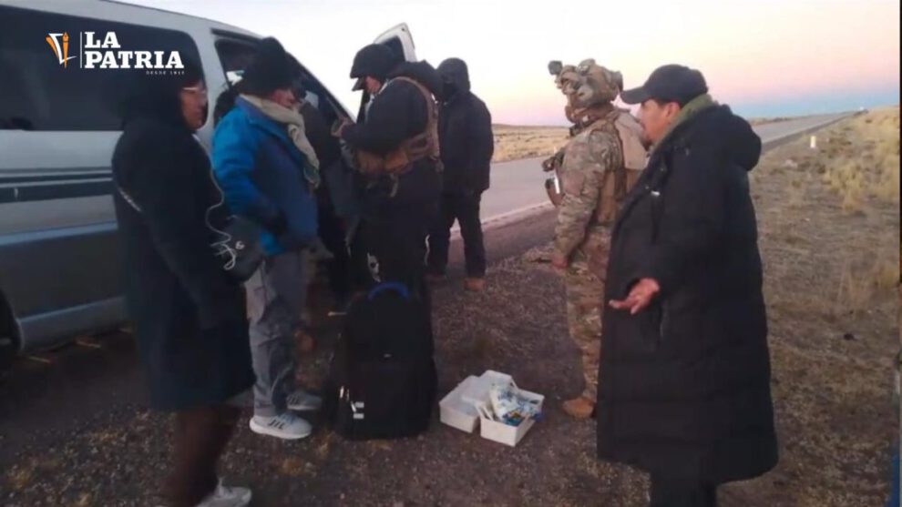 Militares disparan a minibús dejando 2 mujeres heridas