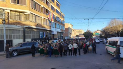 Construcción de carretera en Bolivia