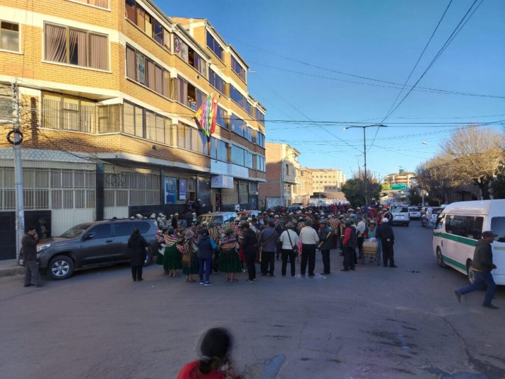 Construcción de carretera en Bolivia