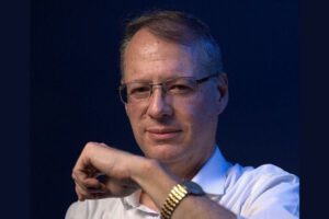 El economista Jaime Dunn afirma que su solvencia fiscal ratifica que no tiene deudas con el Estado